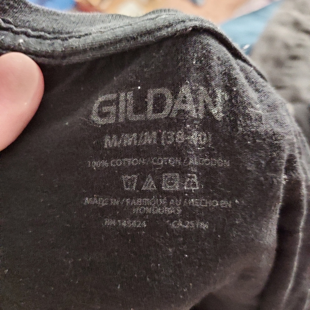 Plain black tee shirt Gildan